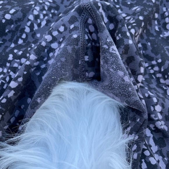 Athleta Salutation II Capri Stash Pocket - size large - Picture 5 of 12